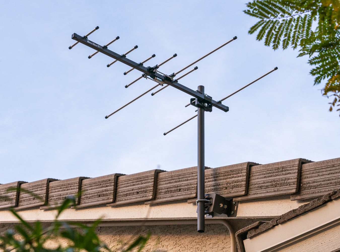 Pro-Model UHF/VHF TV Antenna